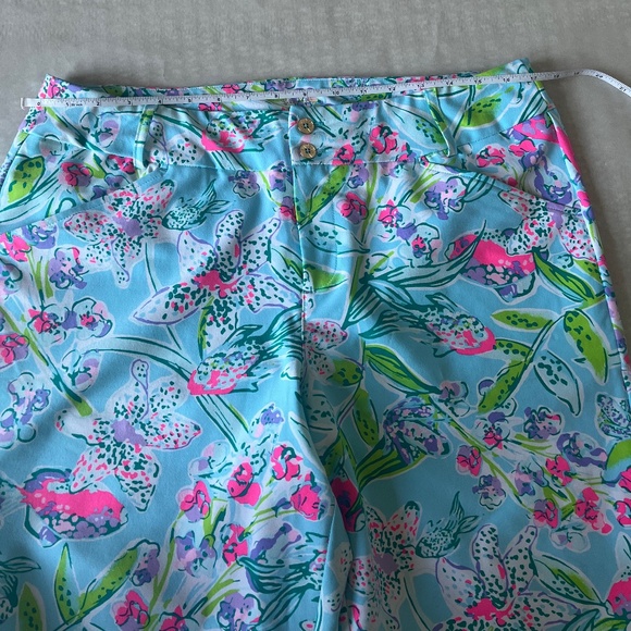 Lilly Pulitzer Fairway Performance Golf UPF 50+ Bali Blue Sway This Way Shorts - Picture 4 of 7